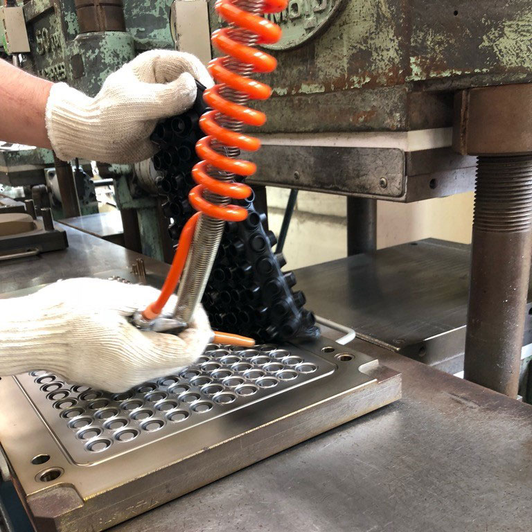 金型プレス製作品